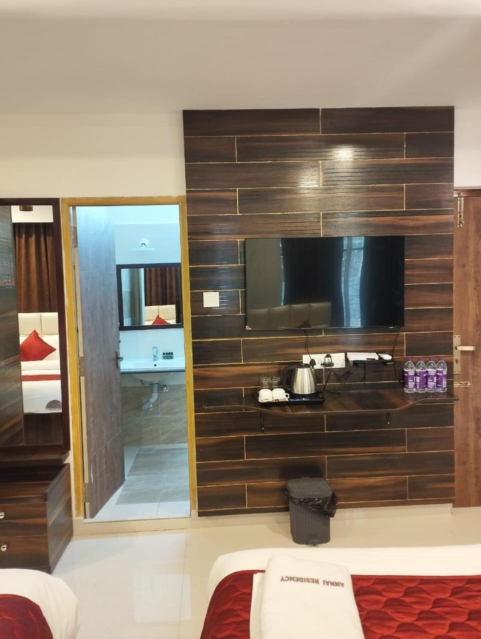 מלון ולורה Annai Residency מראה חיצוני תמונה