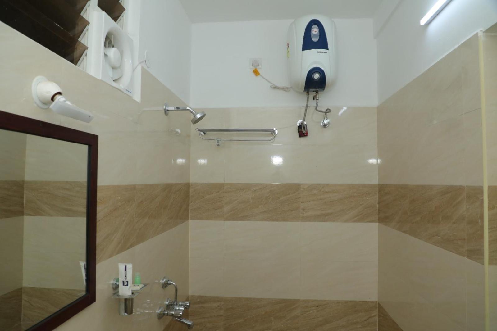 מלון ולורה Annai Residency מראה חיצוני תמונה