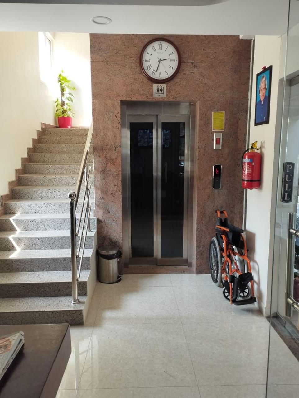 מלון ולורה Annai Residency מראה חיצוני תמונה