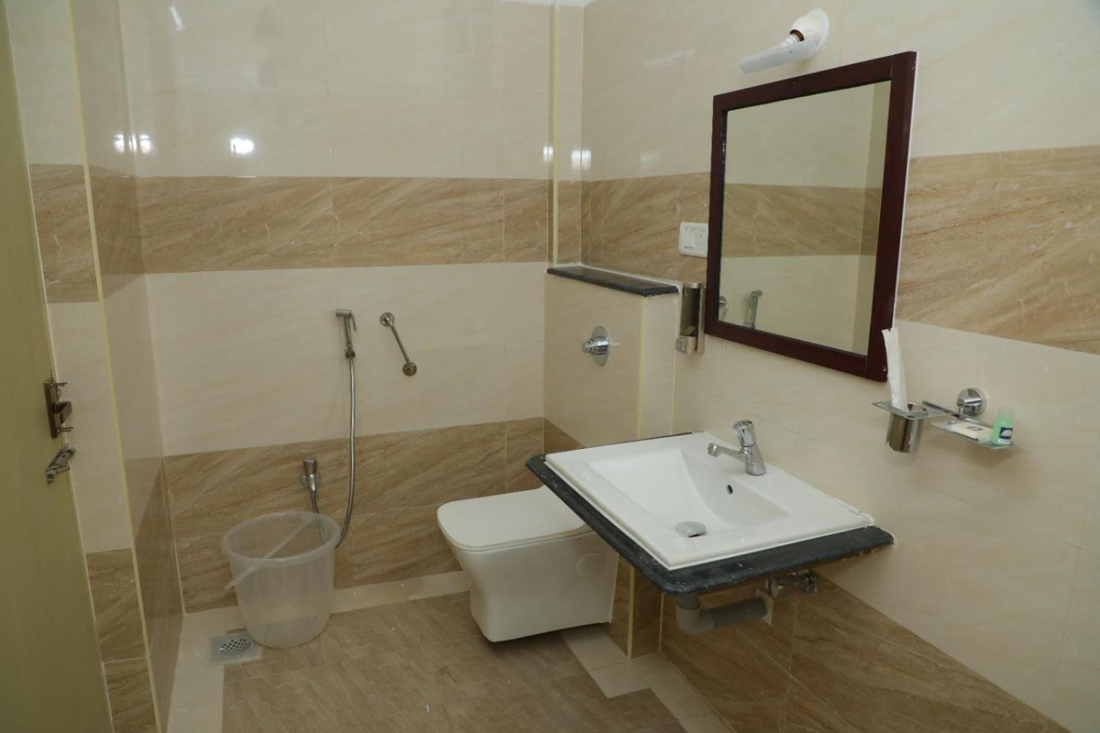 מלון ולורה Annai Residency מראה חיצוני תמונה
